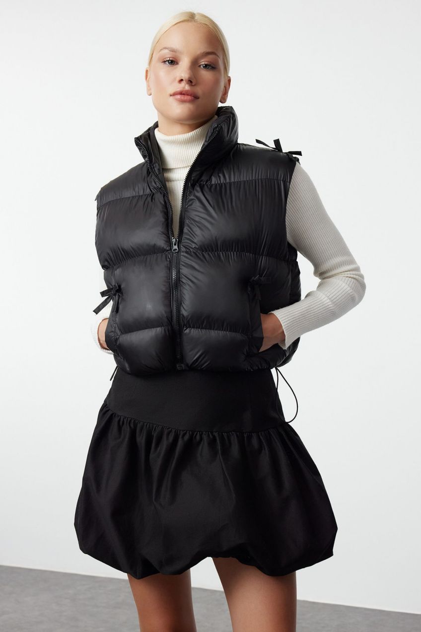 Trendyol Black Regular Bow Detailed Puffer Vest