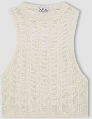 DEFACTO Regular Fit Crew Neck Undershirt