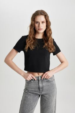 DEFACTO Slim Fit Crew Neck Short Sleeve T-Shirt