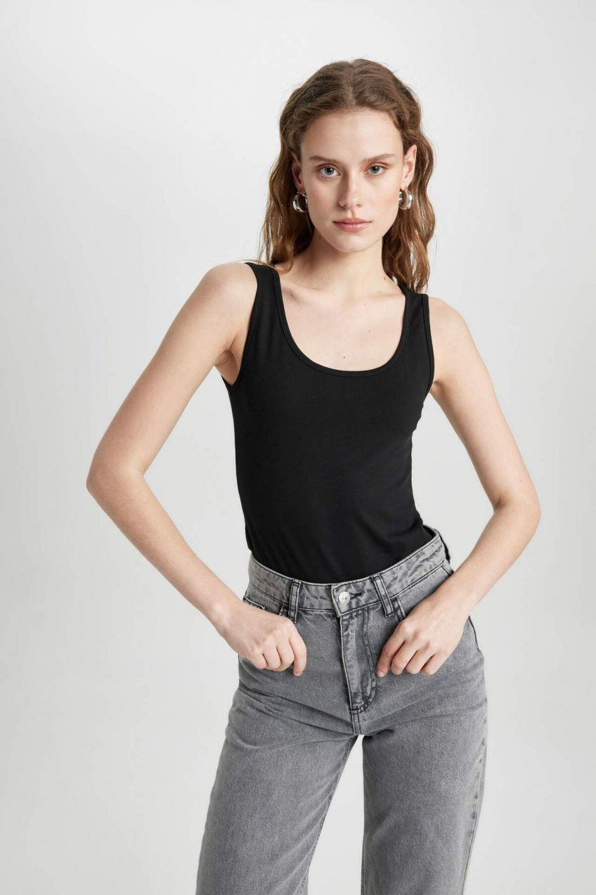 DEFACTO Slim Fit Crew Neck Undershirt
