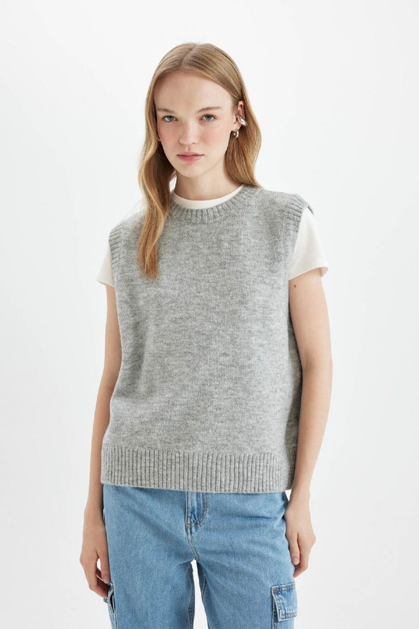 DEFACTO Regular Fit Crew Neck Vest