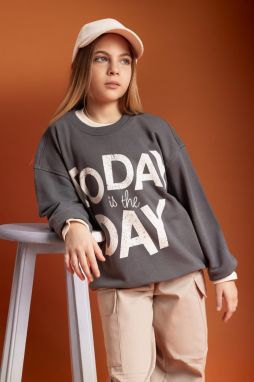 DEFACTO Girl's Oversize Fit Crew Neck Printed Sweatshirt