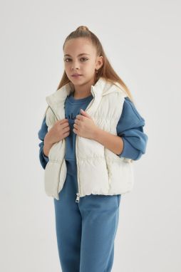 DEFACTO Girls' Water Repellent Hooded Puffer Vest