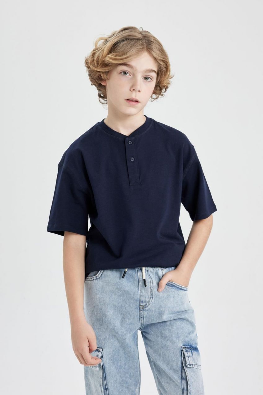 DEFACTO Boys Oversize Fit Wide Collar Short Sleeve T-Shirt