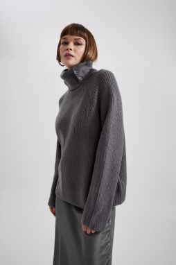 DEFACTO Relax Fit Zipper Collar Thessaloniki Fabric Sweater
