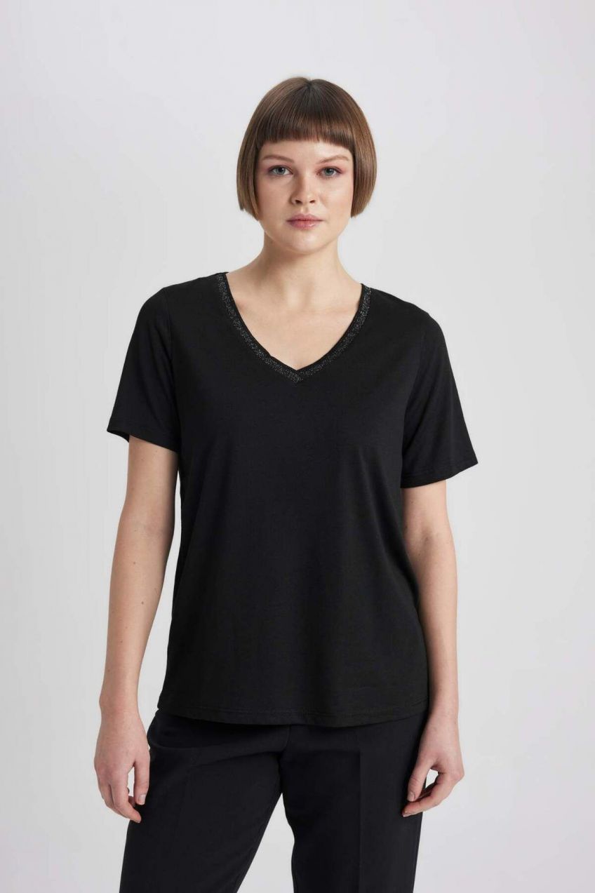 DEFACTO Regular Fit V-Neck Short Sleeve T-Shirt