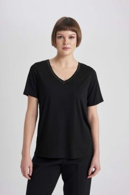 DEFACTO Regular Fit V-Neck Short Sleeve T-Shirt