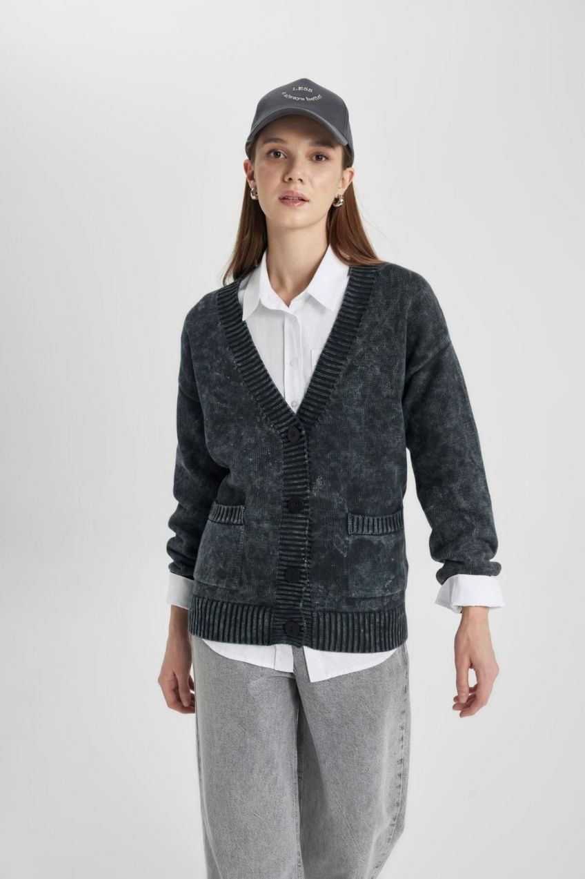 DEFACTO Regular Fit V-Neck Cardigan