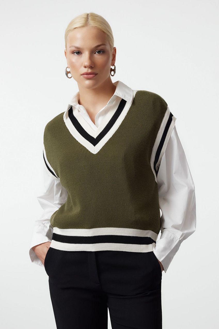Trendyol Khaki V-Neck Knitwear Sweater