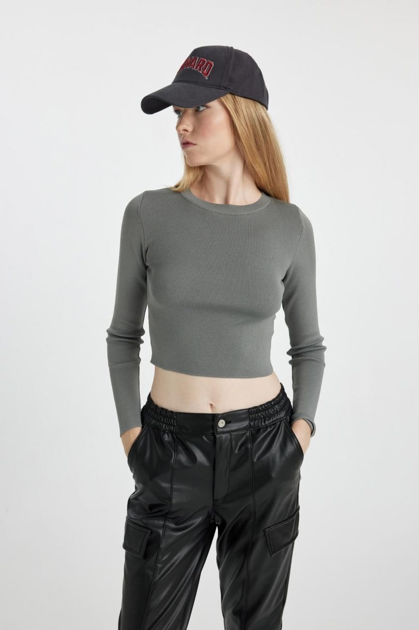DEFACTO Cool Slim Fit Crew Neck Sweater