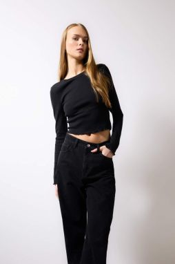 DEFACTO Fitted Crew Neck Long Sleeve T-Shirt