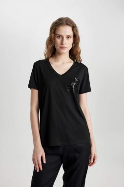 DEFACTO Regular Fit V-Neck Short Sleeve T-Shirt