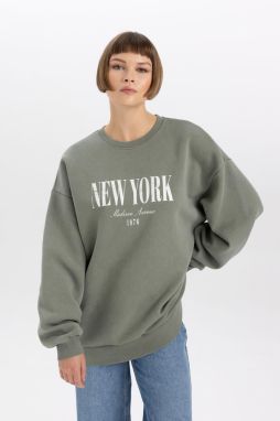 DEFACTO Relax Fit Crew Neck Printed Washable Faded Effect Sweatshirt