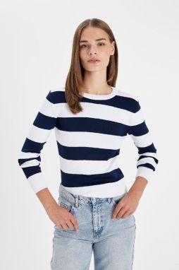 DEFACTO Regular Fit Crew Neck Sweater