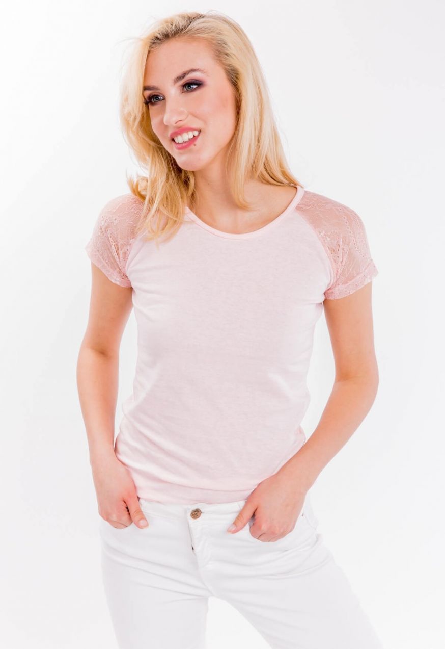 Women's T-shirt with short lace sleeves - pink,