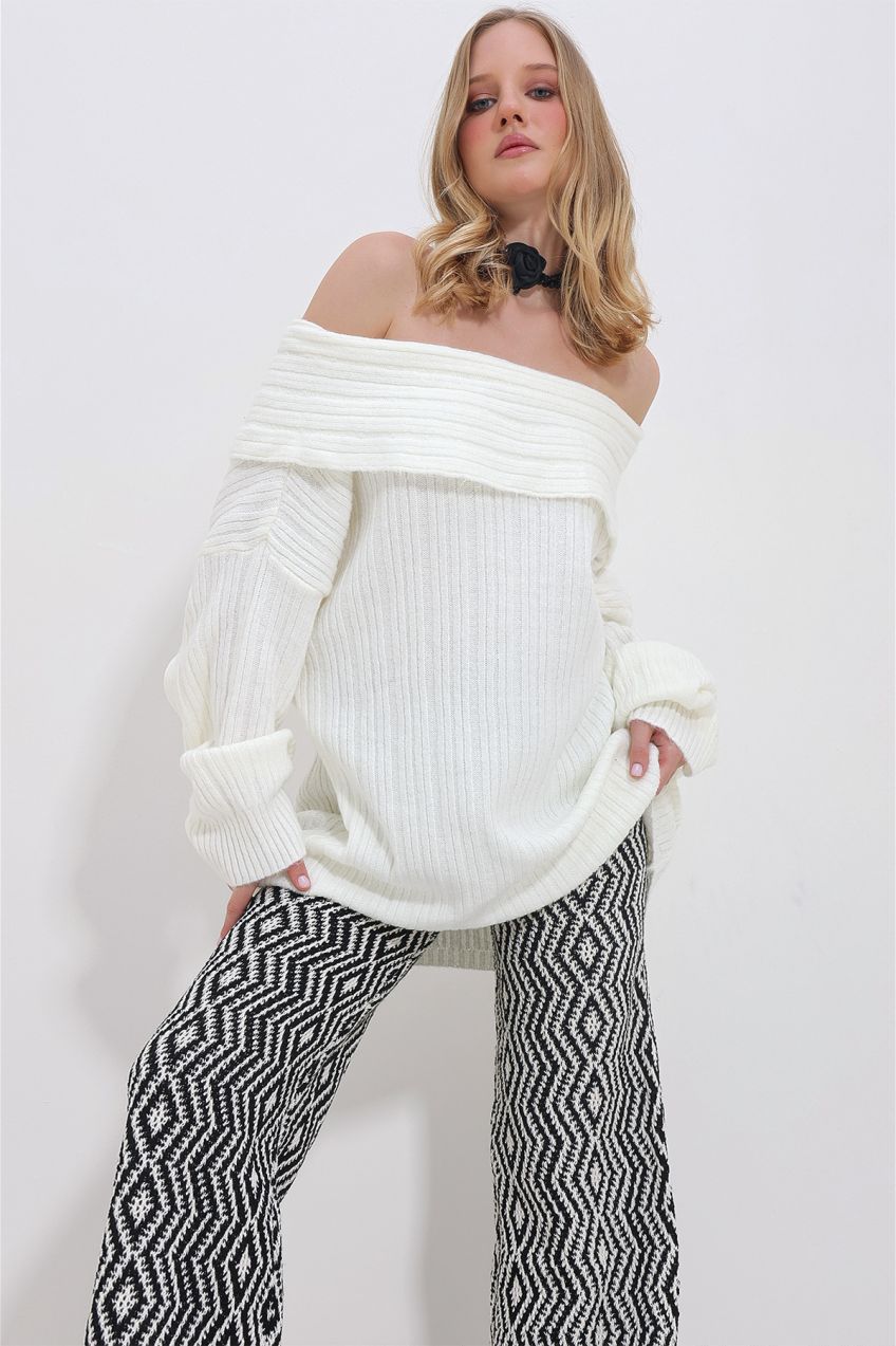 Trend Alaçatı Stili Women's Ecru Madonna Collar Ribbed Oversize Sweater