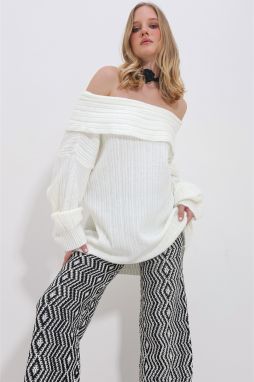 Trend Alaçatı Stili Women's Ecru Madonna Collar Ribbed Oversize Sweater