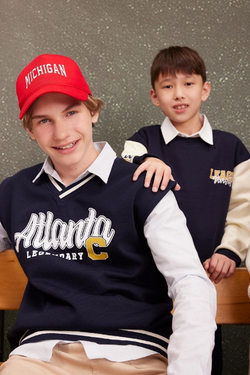 DEFACTO Boy's V-Neck Printed Thick Sweater