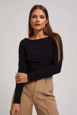 Fitted blouse with long sleeves