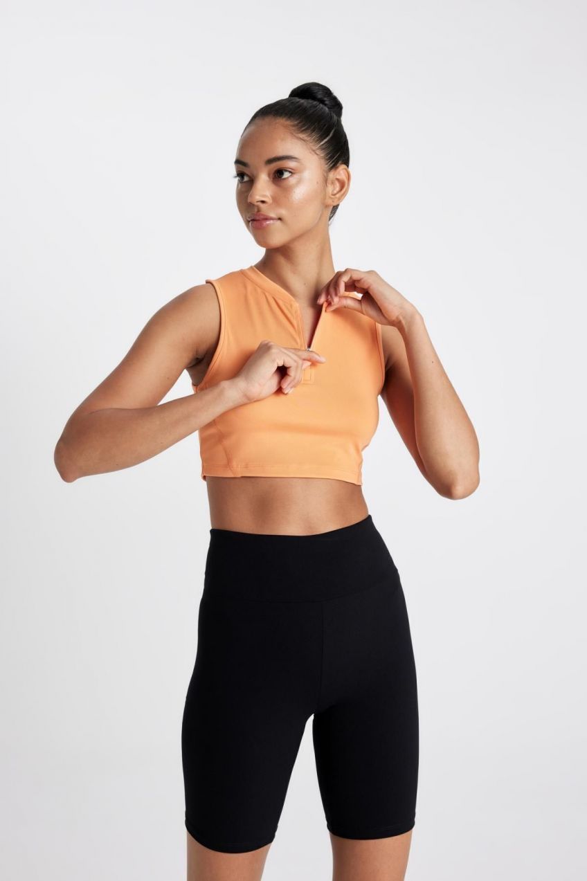 DEFACTO Fit Crop Crew Neck Heavy Fabric Sports Undershirt