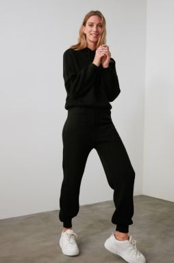 Dámska tepláková súprava Trendyol Knitwear