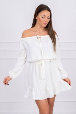 Off-the-shoulder dress and lace ecru