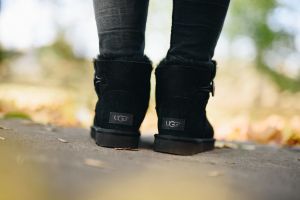 UGG Mini Bailey Button II 1016422 BLK galéria