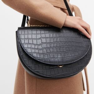 Reserved - Textúrovaná crossbody kabelka s retiazkou - Čierna