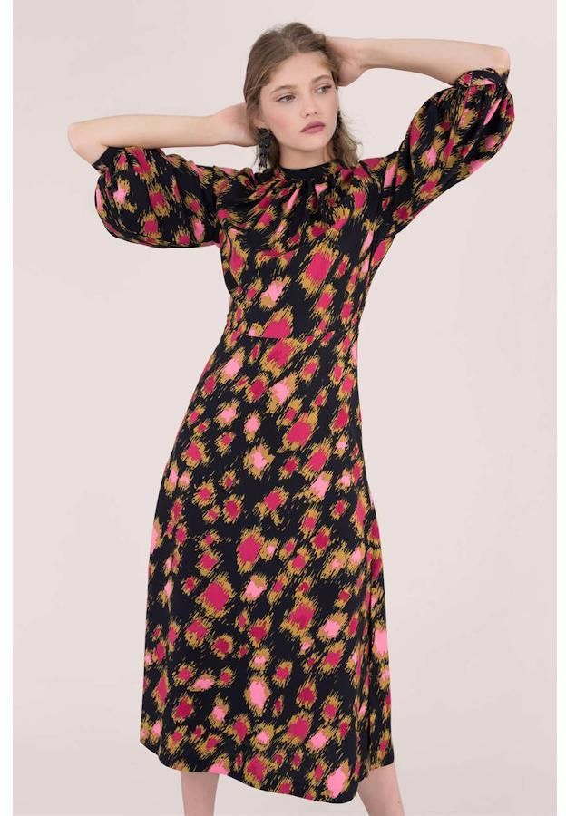 Midi šaty s rukávmi