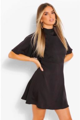 Šaty skater strihu ku krku
