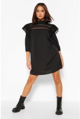 Naberané šaty s čipkovaným lemom