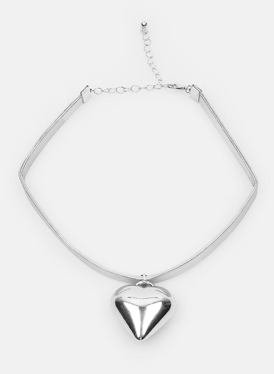 GATE Choker s metalickým efektom a príveskom