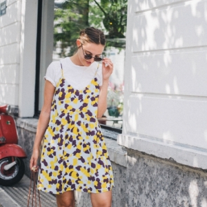 Slip dress & biele tričko 