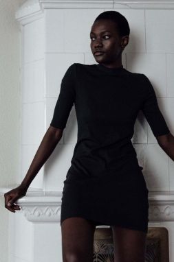 Šaty MUUV. čierna farba, mini, priliehavá
