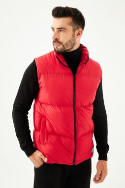 River Club Men's Lined Water And Windproof Red Inflatable Vest.