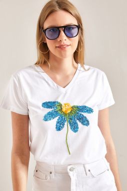 Bianco Lucci Women's Daisy Embroidered Tshirt