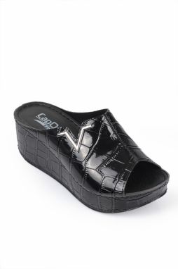 Capone Outfitters Capone 6145 Womens Black Platform V Buckle Slippers