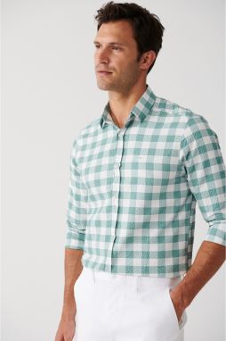 Avva Men's Green Easy-Iron Button Collar Plaid Lycra Cotton Standard Fit Regular Cut Shirt