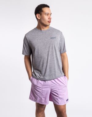 Patagonia M's Cap Cool Daily Graphic Shirt - Waters Boardshort Logo Abalone Blue: Feather Grey