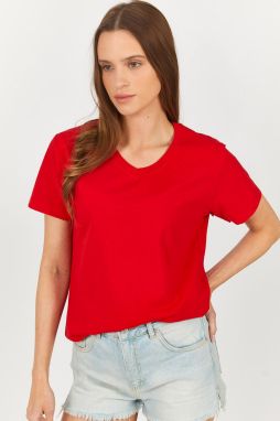 armonika Women's Red V-Neck T-shirt