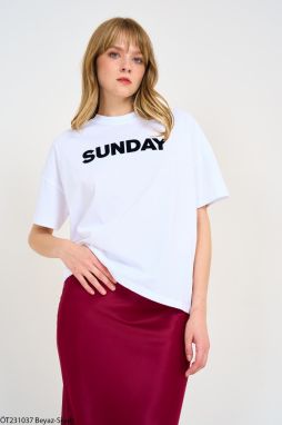 Laluvia White Sunday Text Basic T-shirt