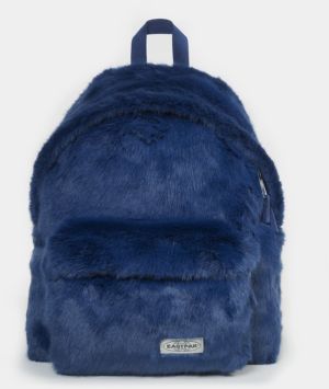 Tmavomodrý batoh z umelého kožúšku Eastpak 24 l