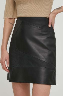 Kožená sukňa Bruuns Bazaar čierna farba, mini, puzdrová
