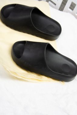 Fox Shoes Women's Black Slippers